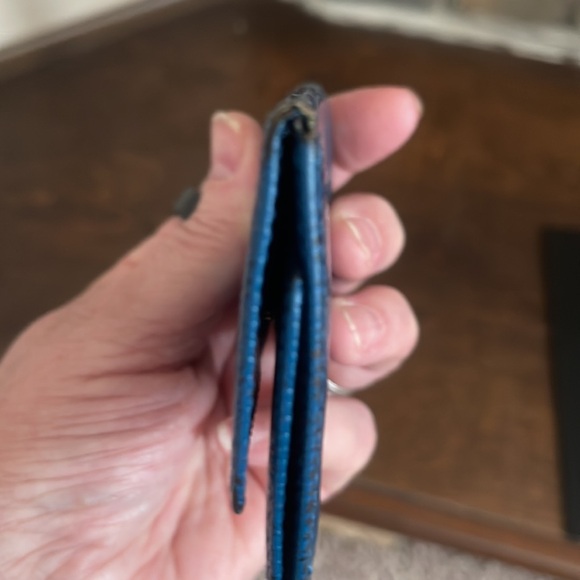 LV Blue epi key holder - Picture 7 of 11